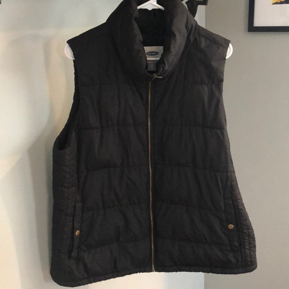 Black puffer vest - Picture 1 of 1